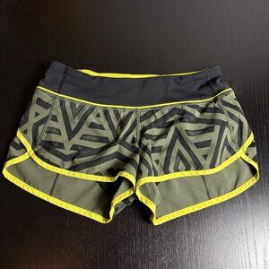 LULULEMON Womens Size 4 Run Speed Shorts Chevron Shuffle Fatigue Green/Black
